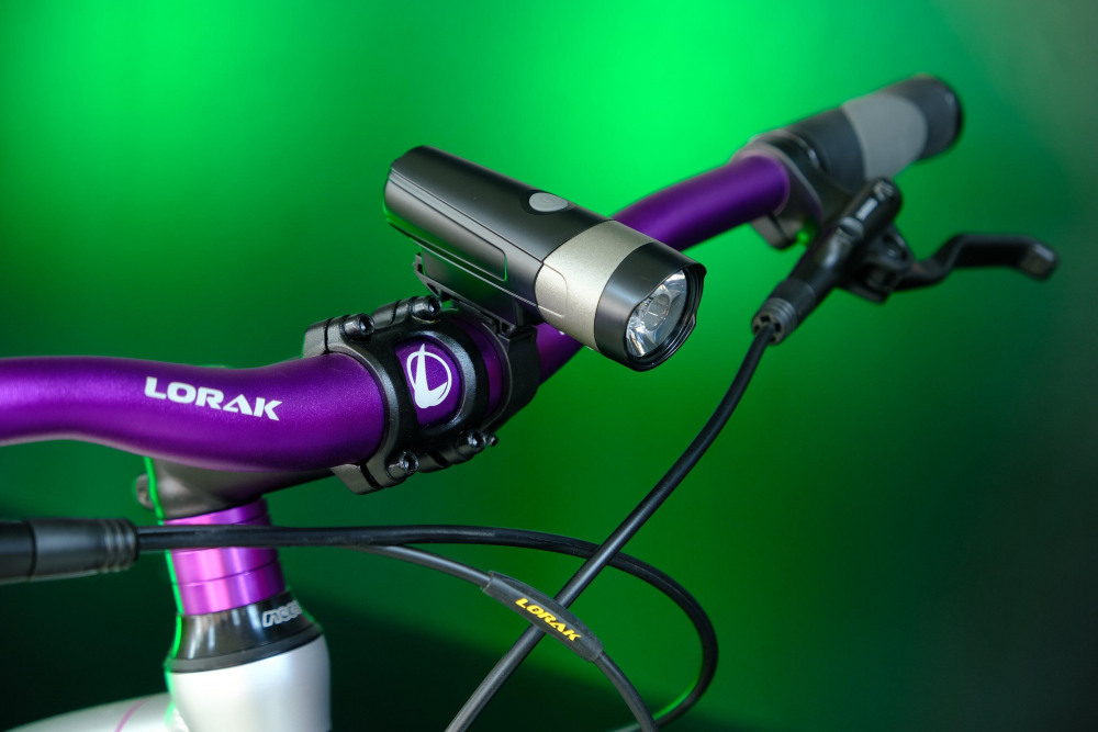 Фара передняя с USB зарядкой X-222A, код 41655